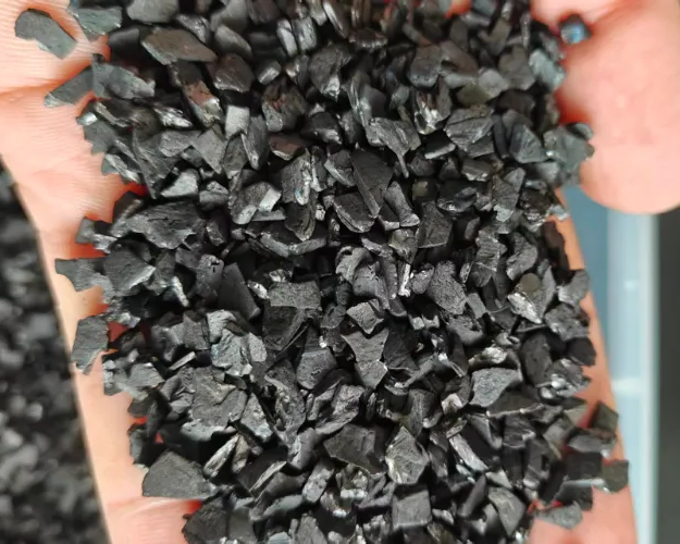 Cad iad na Buntáistí a bhaineann le Carbón Gníomhachtaithe Óir-Aisghabhála Coconut Shell?